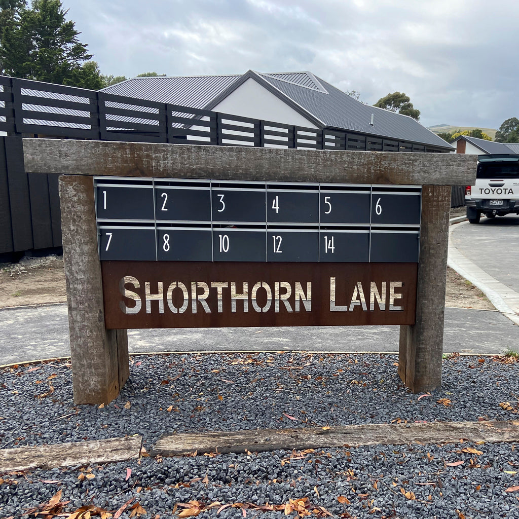 Box Design. Urban letterbox - Silver Pearl casing